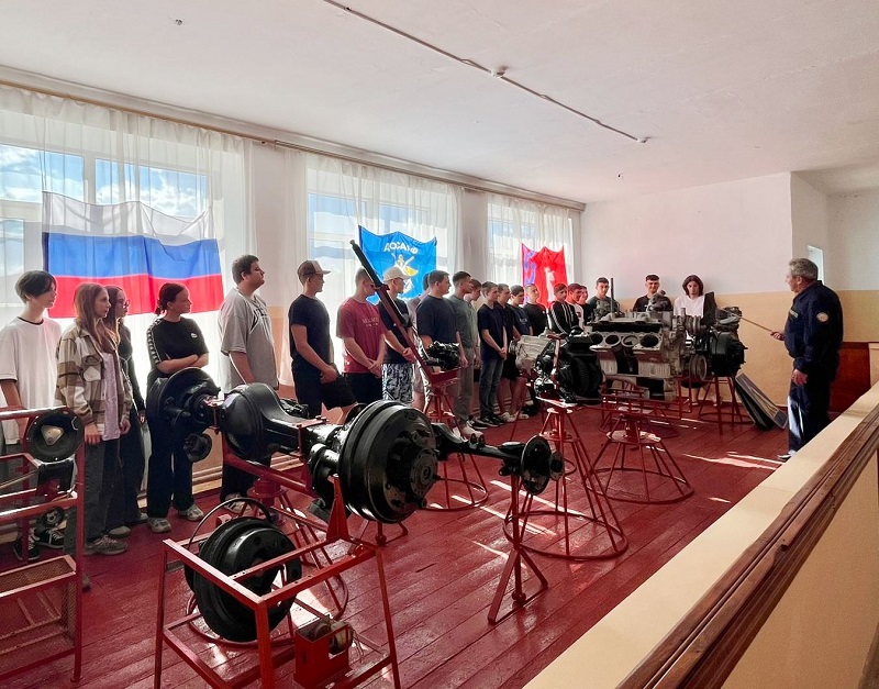 В Новониколаевском оборонном обществе ДОСААФ России прошел  день открытых дверей