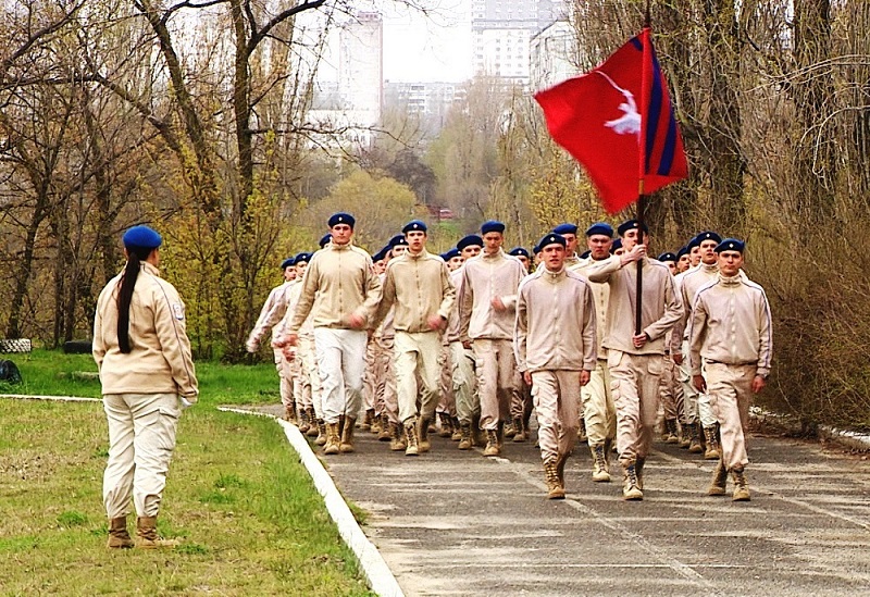 Юнармейцы ДОСААФ России оттачивают шаг к Параду Победы в городе-герое Волгограде – Сталинграде