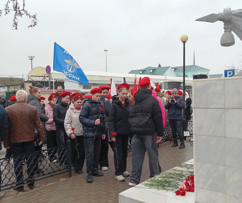 МЕСТНОЕ ОБОРОННОЕ ОБЩЕСТВО ДОСААФ РОССИИ ФРОЛОВСКОГО РАЙОНА ПРИНЯЛИ УЧАСТИЕ В МИТИНГЕ, ПОСВЯЩЕННОМ 83-ЛЕТИЮ КОНТРНАСТУПЛЕНИЯ СОВЕТСКИХ ВОЙСК ПОД СТАЛИНГРАДОМ