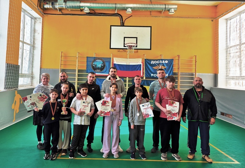 В Красноармейском районе города-героя Волгограда – Сталинграда прошли соревнования по военно-прикладным видам спорта среди семейных команд