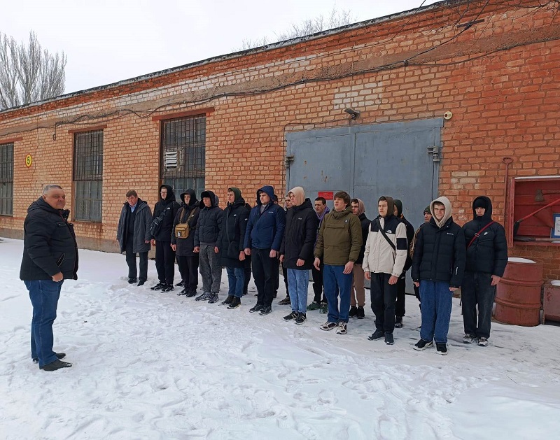 В местном оборонном обществе ДОСААФ России города Волжский прошел выпуск очередной группы военных специалистов