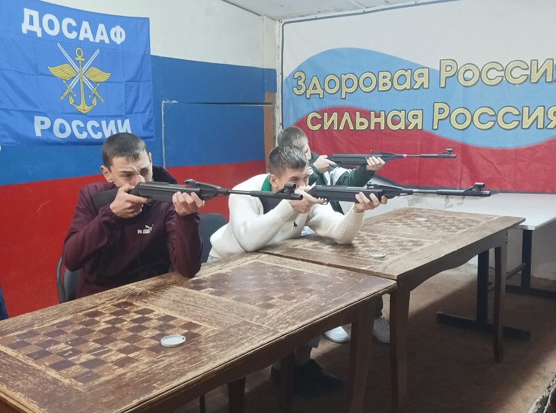 В оборонном обществе ДОСААФ России Фроловского района прошли стрельбы из пневматического оружия, посвященные «Всероссийскому Дню призывника»