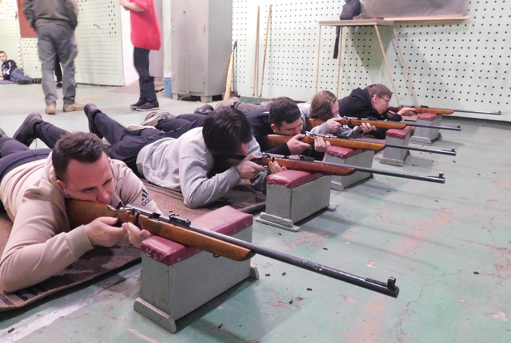 С курсантами Морской школы ДОСААФ России Волгоградской области провели учебные стрельбы из малокалиберной винтовки ТОЗ – 8