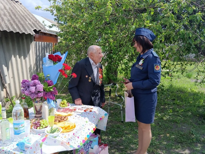 Поздравление ветерана Великой Отечественной войны 1941-1945 года В.П. Коршунова с 80-летием Великой Победы
