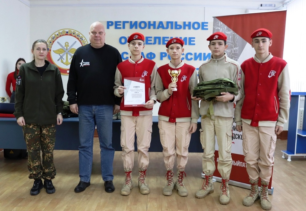 В Стрелковой школе ДОСААФ России Волгоградской области прошли соревнования по пулевой стрельбе среди допризывной молодежи