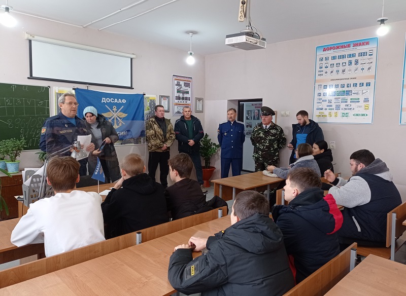 В местном оборонном обществе Новониколаевского района прошел Урок Мужества, посвященный Дню Ракетных войск стратегического назначения