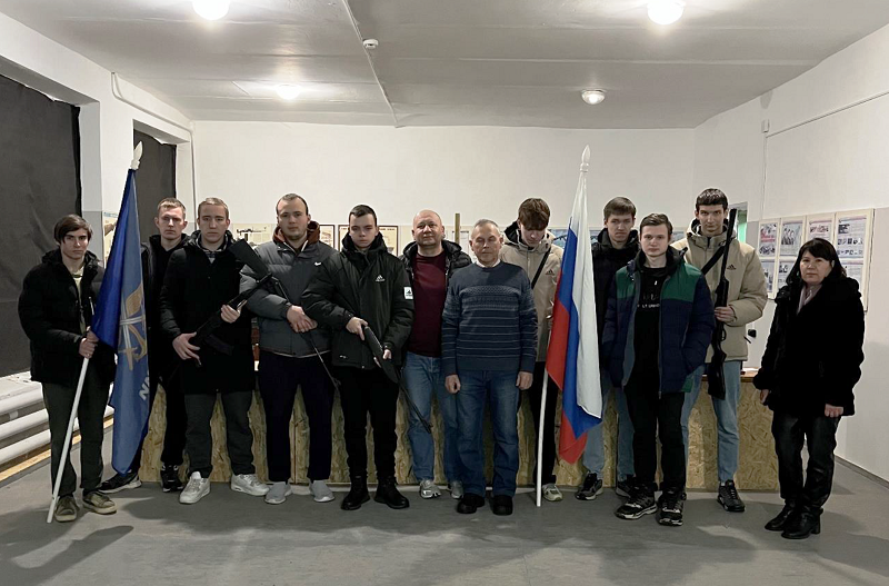 В Михайловском оборонном обществе ДОСААФ России прошли соревнования по пулевой стрельбе из пневматической винтовки среди курсантов проходящих обучение по ВУС – 837 «Военный водитель»