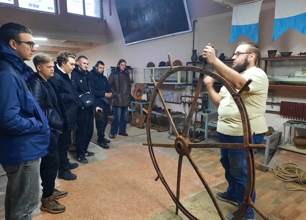 Будущие военные водители, проходящие обучение в Городищенском оборонном обществе посетили водолазный полигон Морской школы ДОСААФ России