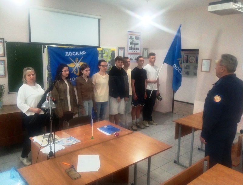 В местном оборонном обществе ДОСААФ России Новониколаевского района прошли занятия в рамках «Огневой подготовки» среди курсантов учебной группы № 2