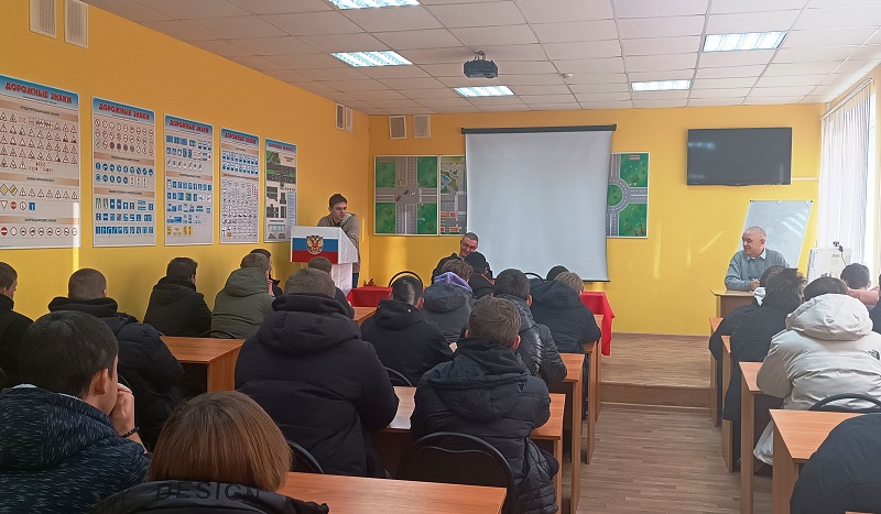 Встреча выпускников Волжского оборонного общества ДОСААФ России с курсантами, проходящими обучение по военно-учетной специальности