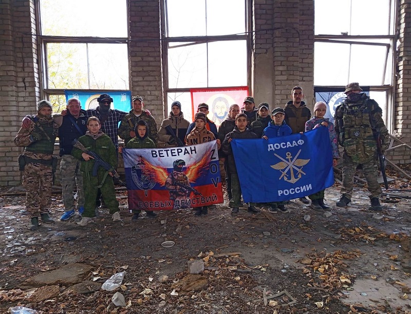 С воспитанниками Военно-патриотического клуба «Феникс» ДОСААФ России прошли занятия по начальной военной подготовке